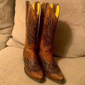 Cowgirl boots only worn twice